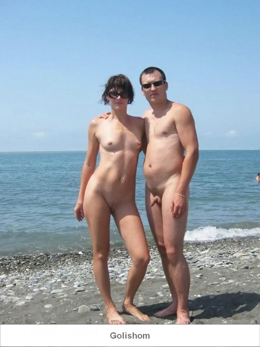 Пара голых нудистов на отдыхе фото