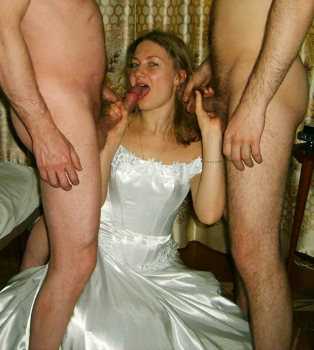 Дорогая шлюха трахается в костюме невесты