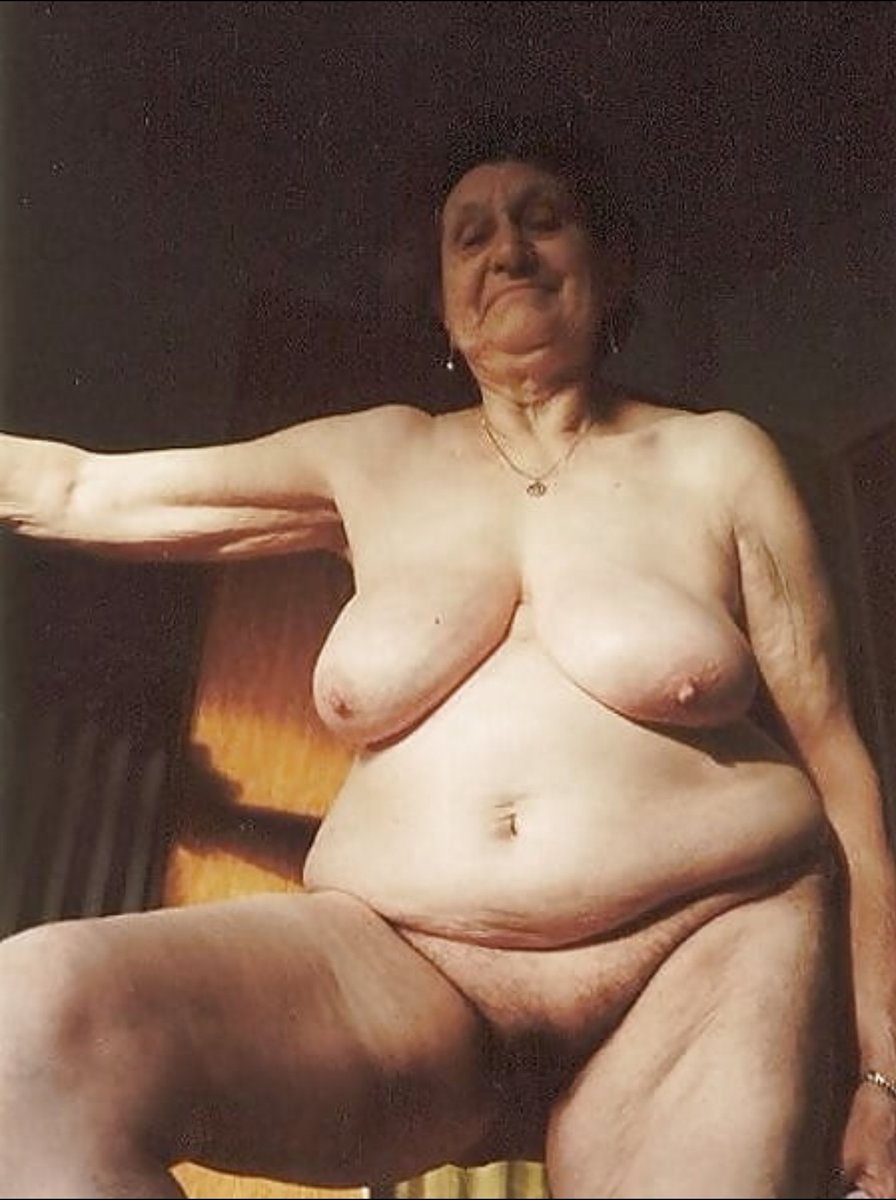 Голые пожилые женщины в бане фото