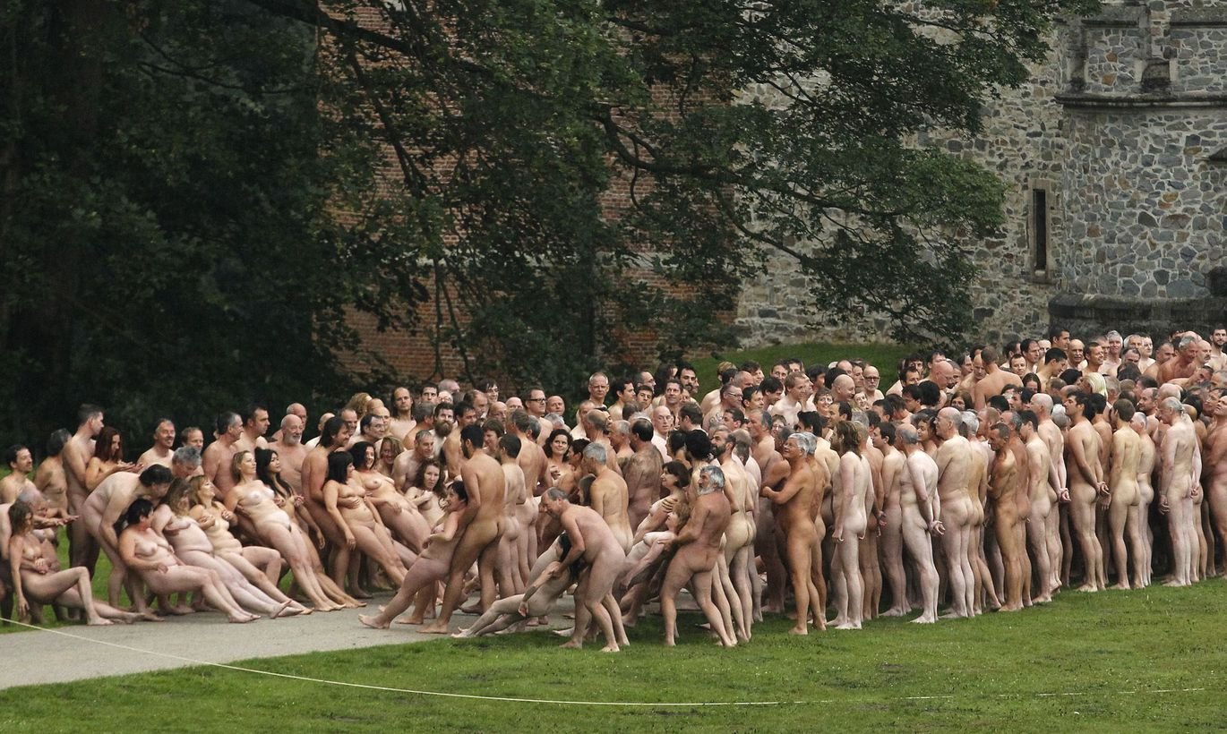 Толпа голых женщин 79 фото - секс фото 