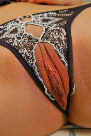 Порно трусы с разрезом на пизде (62 фото)