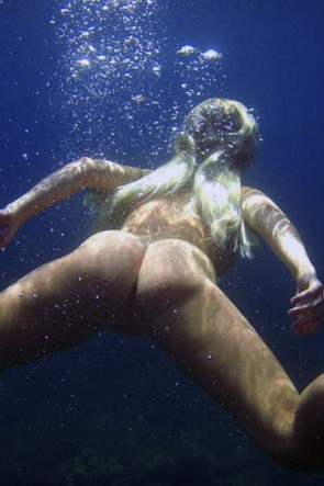 Голые женщины под водой секс (58 фото)