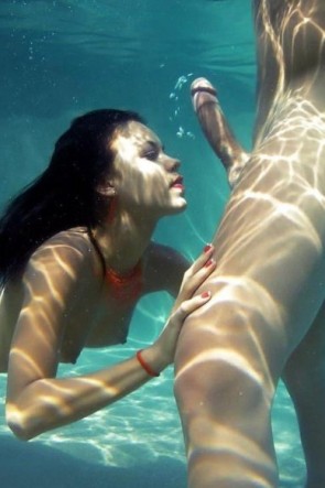 Порно под водой на море (58 фото)