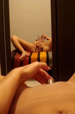 Порно девушка снимает себя голую в зеркале (61 фото)