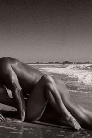 Эротические мужчина и женщина на пляже (58 фото)