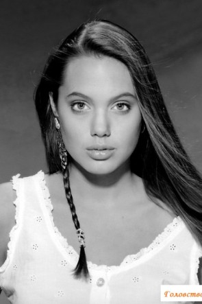 Фотки из молодости знаменитости Анджелины Джоли