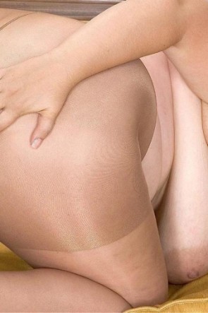 Женщины голые зрелые толстые колготках голые подборка (62 фото)