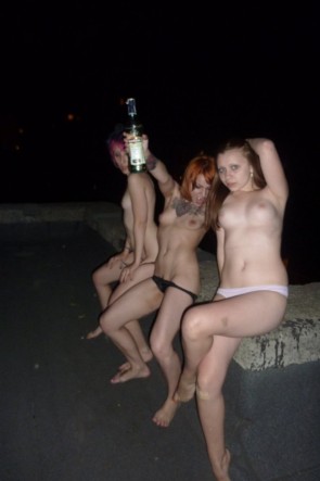 Голых пьяных выпускниц (81 фото)
