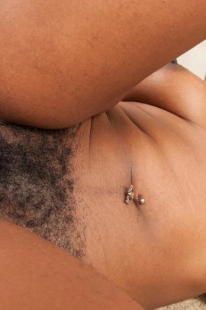 Оргазм волосатой пизды негритянки (84 фото)
