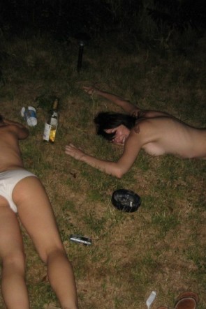 Гулянка на природе пьяных голыми (60 фото)