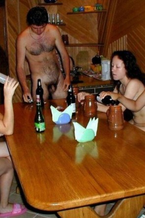 Пьяные нудисты в бане (63 фото)