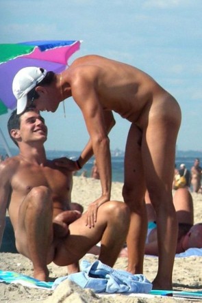 Секс геев на нудиском пляже (55 фото)