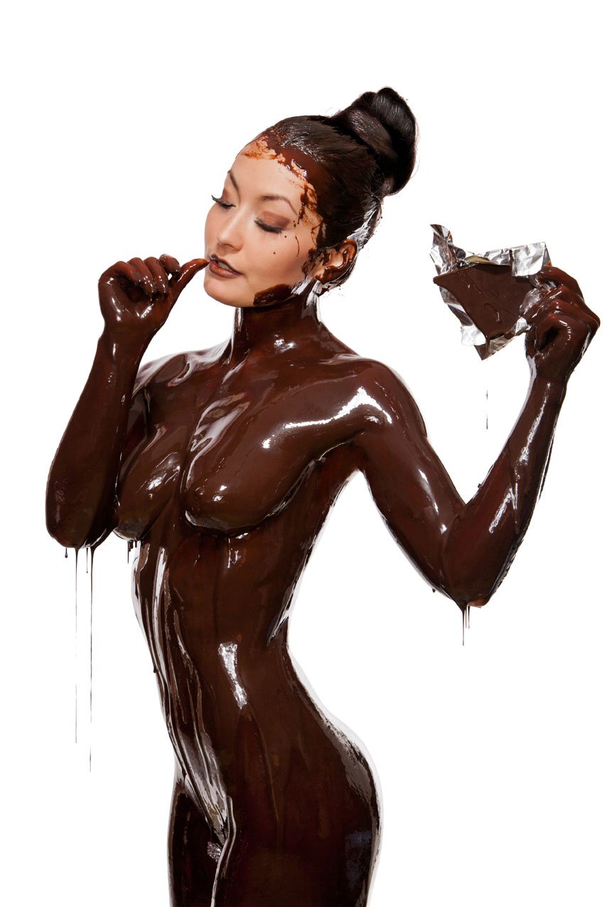 голая девушка шоколаде
