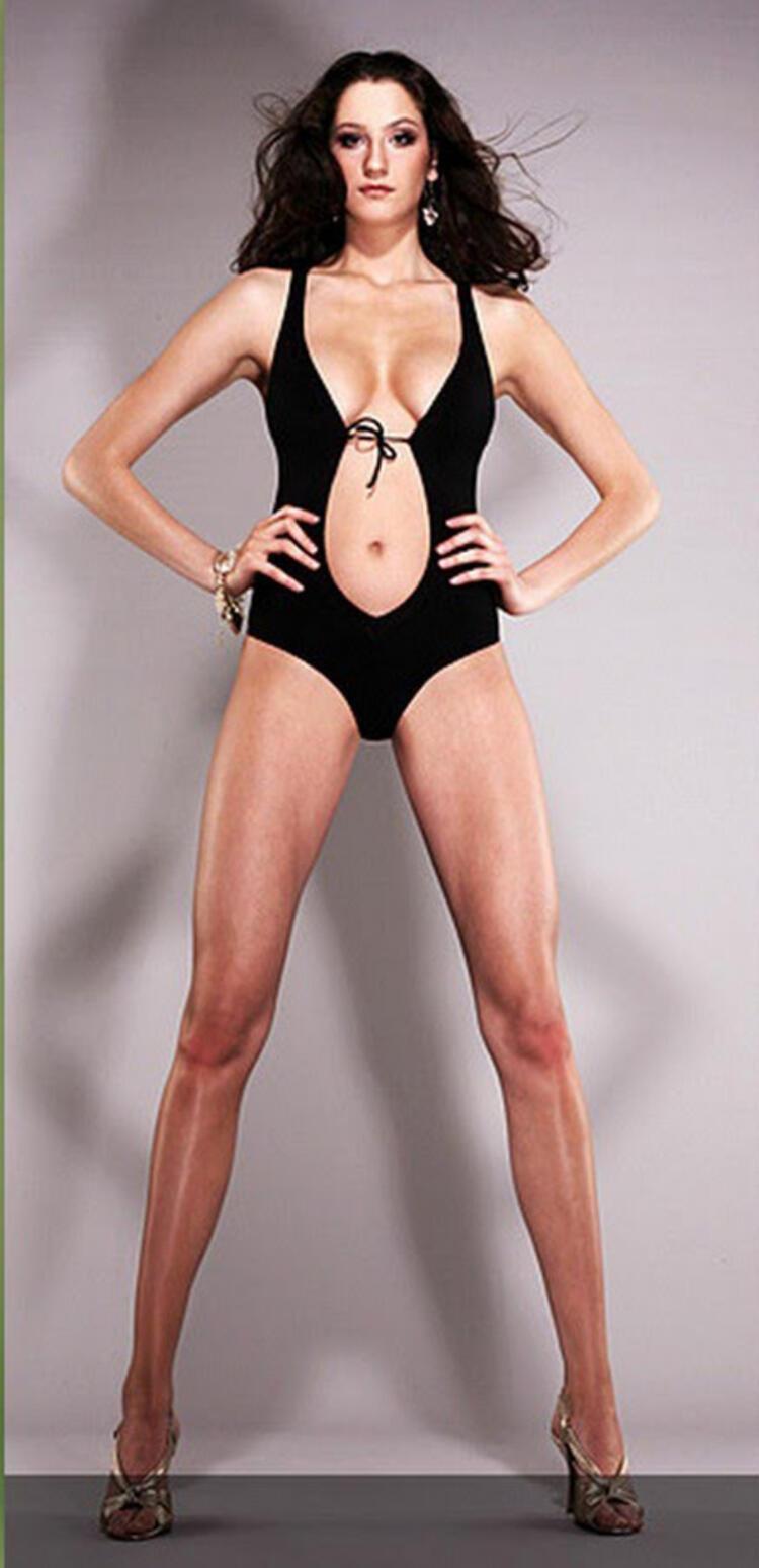 Наталья Гончарова, спортивная красавица волейбола, излучает своей силой и страстью, представленной в купальнике