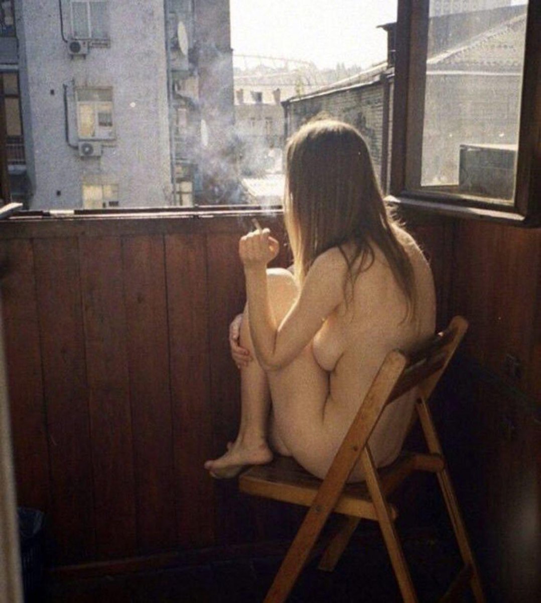 Эротика люблю ночью курить на балконе голой (76 фото) .