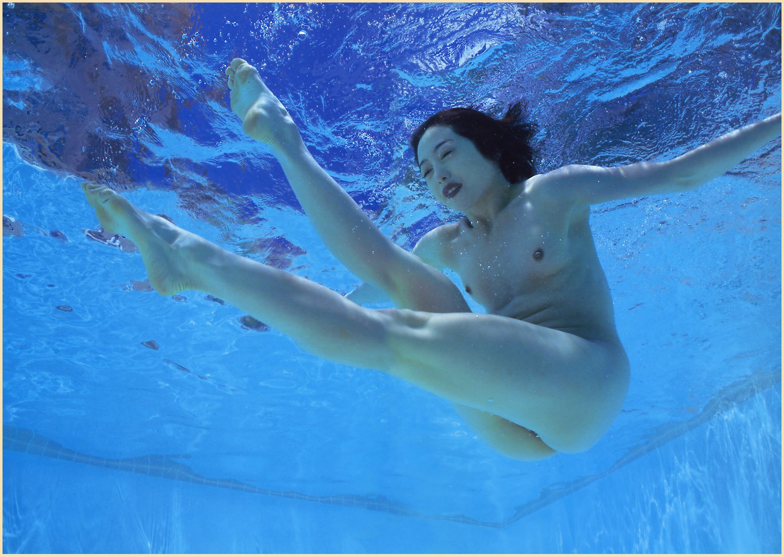 Hot girls swimming get naked