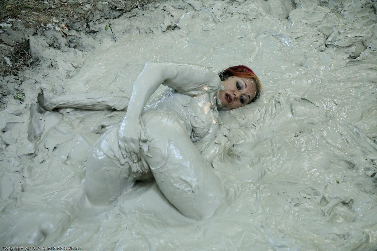 голая женская борьба в грязи фото 102