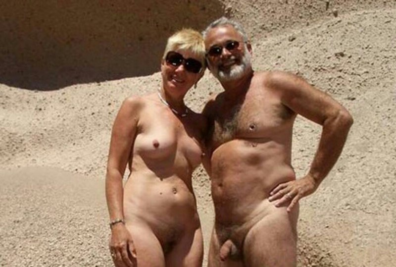 голые зрелые пары на пляже