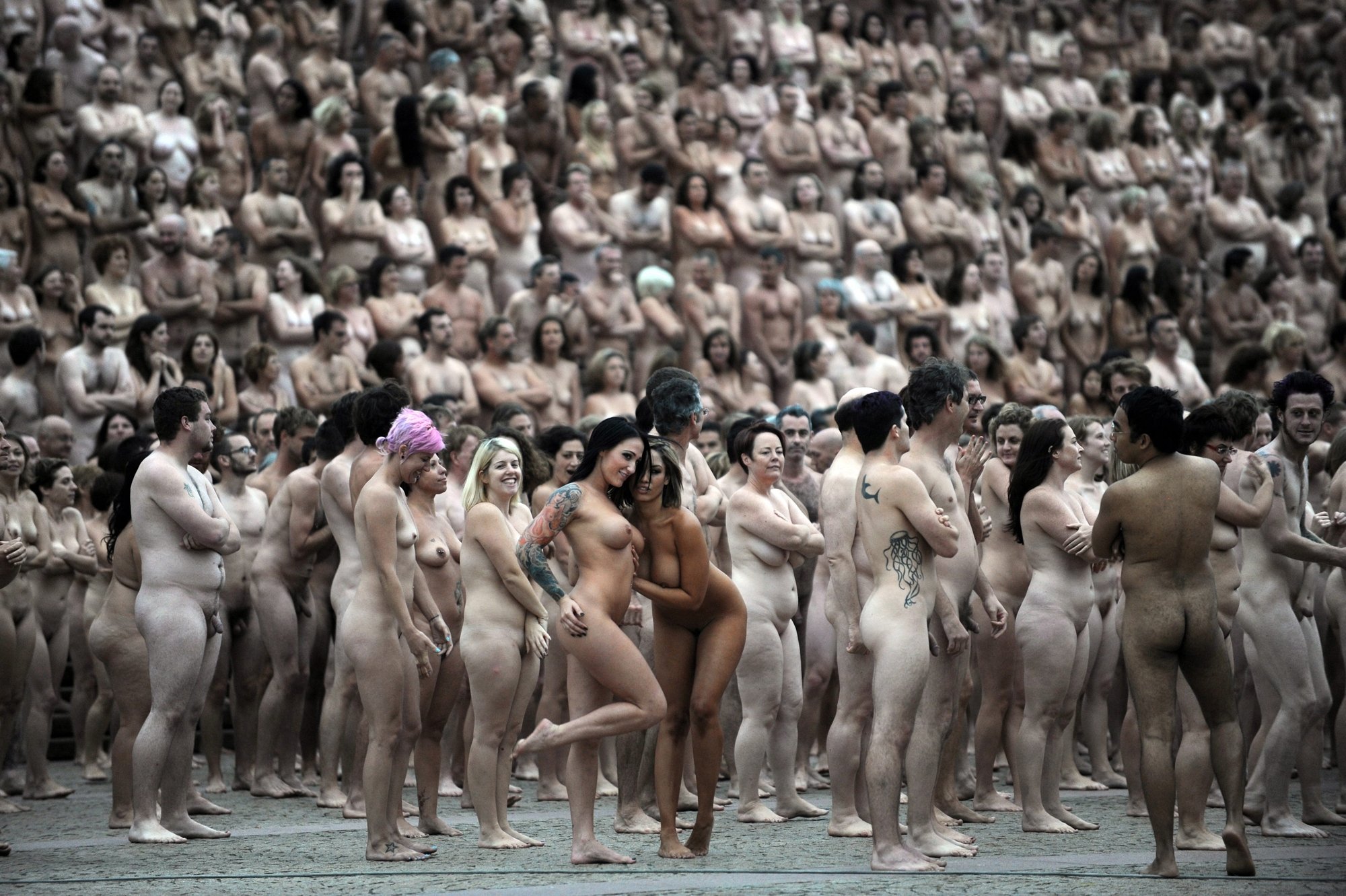 Порно с толпой голых женщин фото