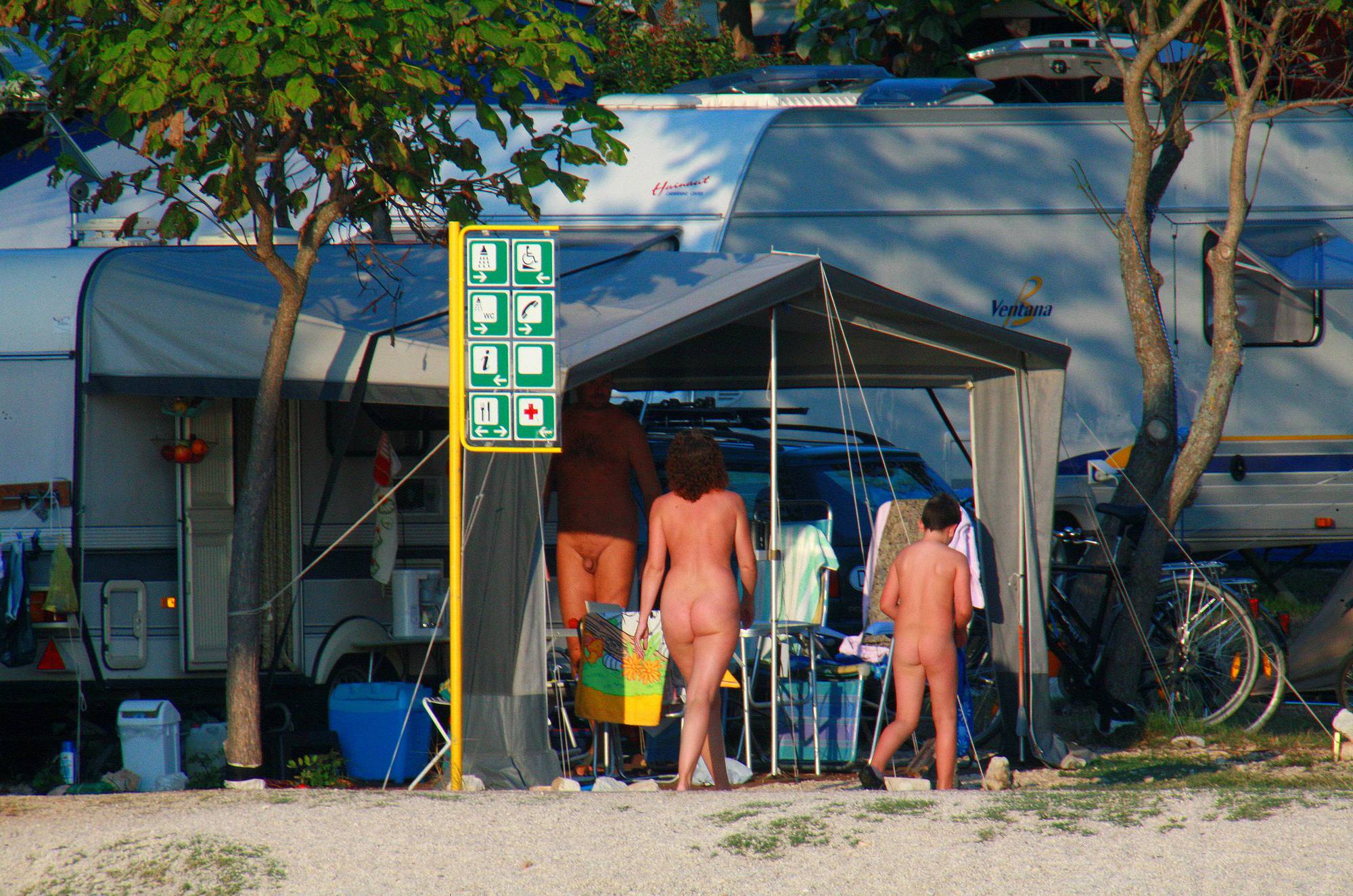 Naturistes voyeurs