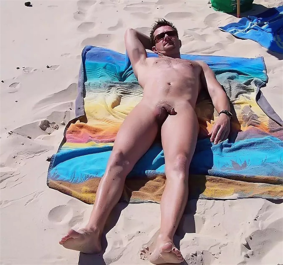 голые парни на нудиском пляже фото 83