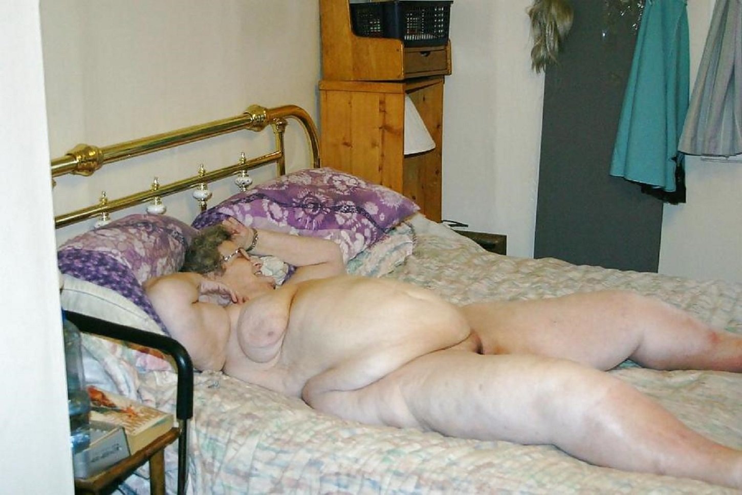 голые бабушки спят (120) фото