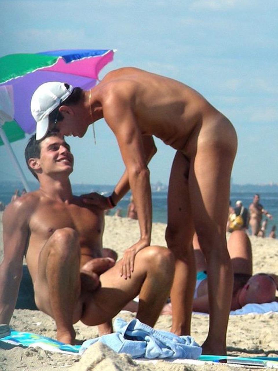 Секс геев на нудиском пляже (55 фото) порно и эротика goloe me. 
