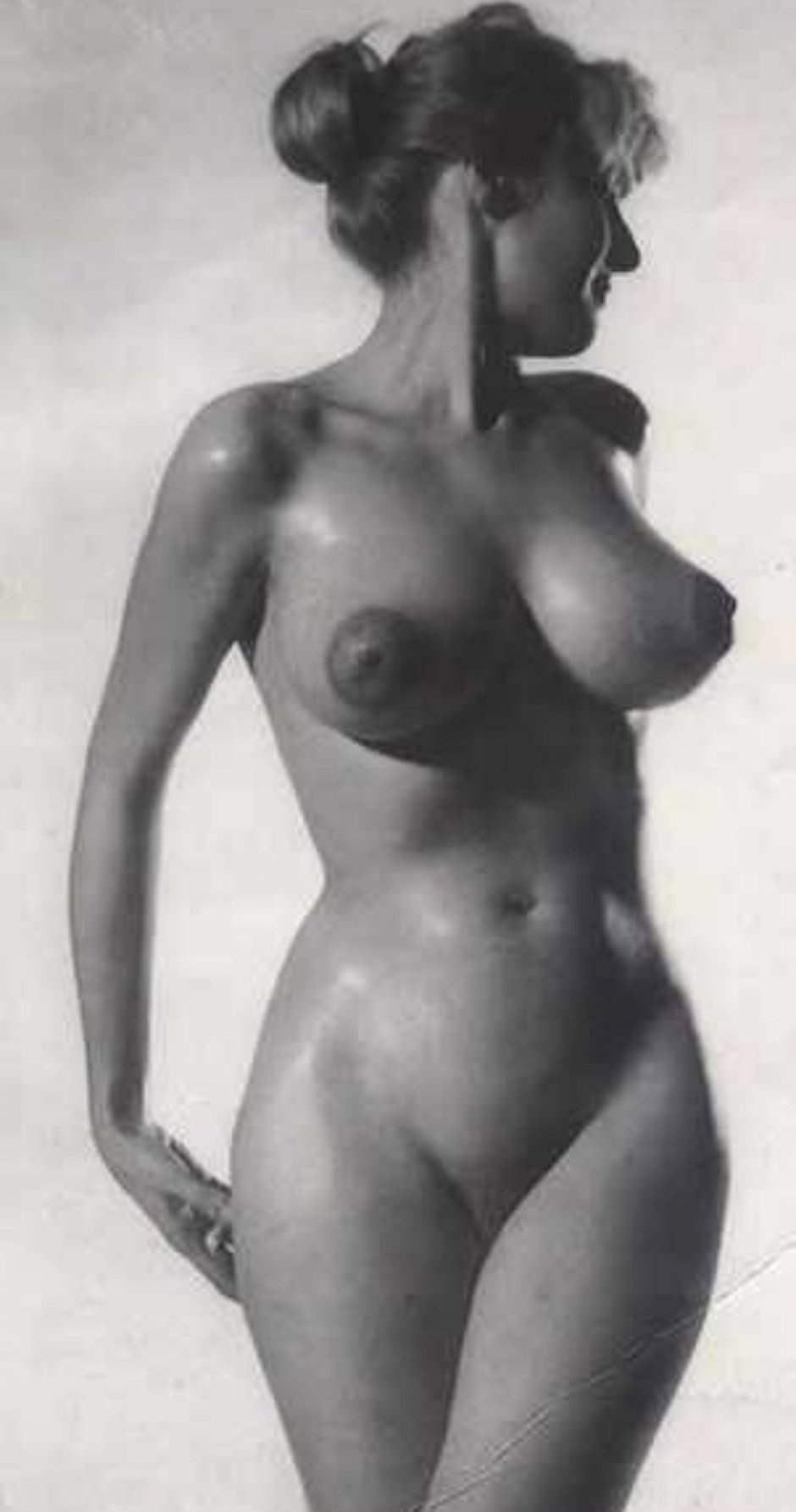 голая женщина с фигурой песочных часов фото фото 2