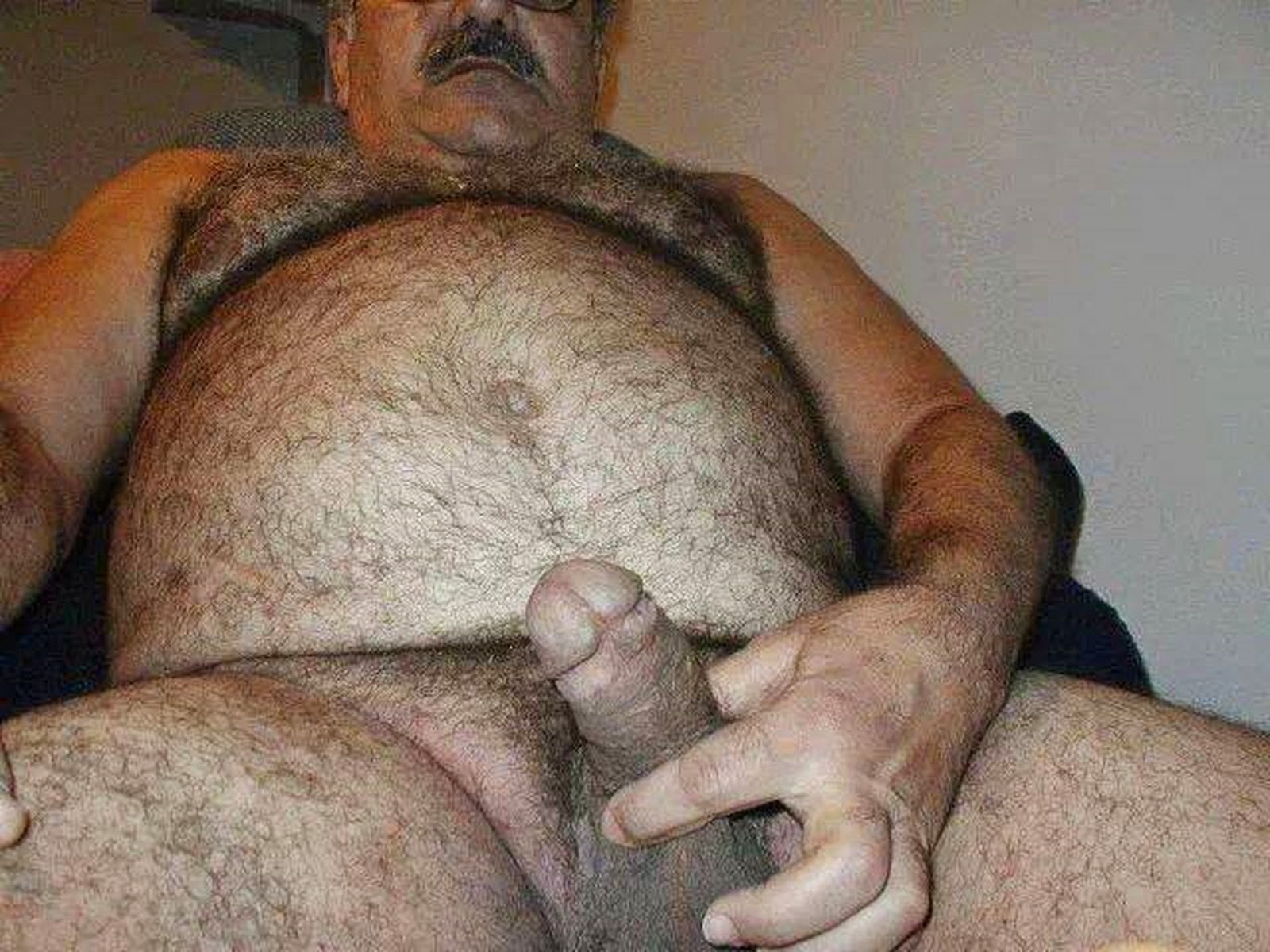 Толстые мужики дрочат большой волосатый член порно (55 фото. 